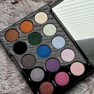 Urban Decay Distortion Eyeshadow Palette